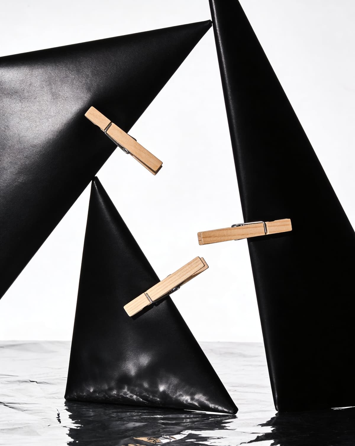 Pinned Dark — RR-03